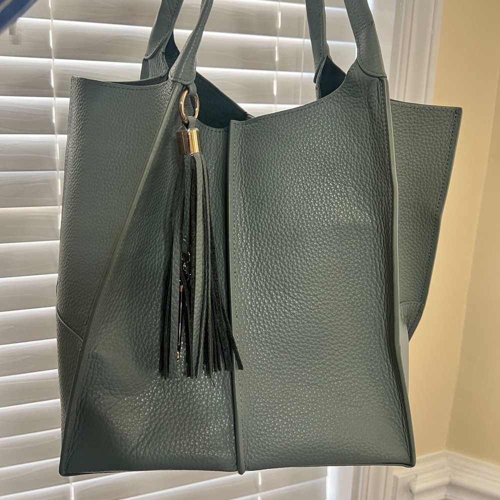 Sassy Jones tote.